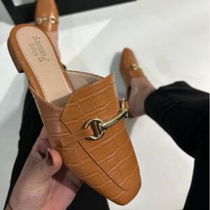 MULE CLÁSSICA COM FIVELA AURORA