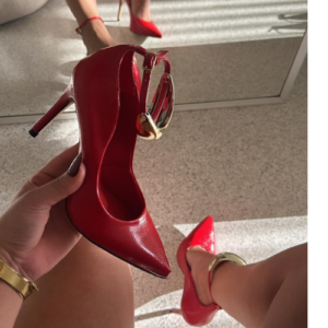 SCARPIN EM COURINO COM TORNOZELEIRA YORANA